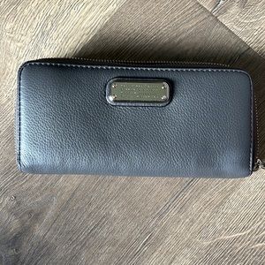Marc by Marc Jacobs pebble leather wallet. Zip around. Grey